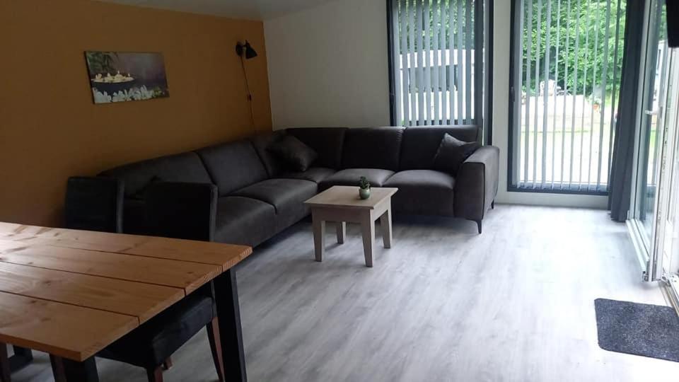 Chalet 2 Landgoedcamping Nienoord In Leek Экстерьер фото