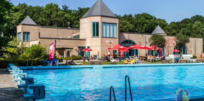 Chalet 2 Landgoedcamping Nienoord In Leek Экстерьер фото