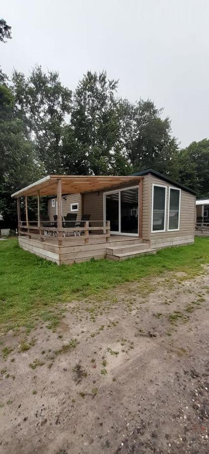 Chalet 2 Landgoedcamping Nienoord In Leek Экстерьер фото